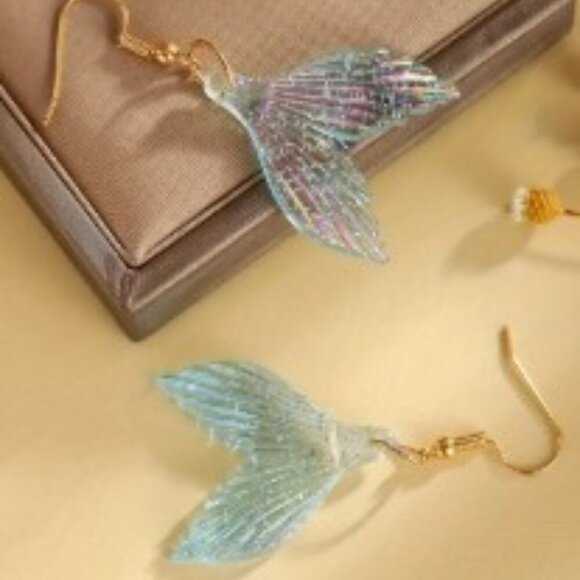 Mermaid Tail Dangle Earrings: Shimmering Acrylic Drops in Soft Pastels - Picture 3 of 8